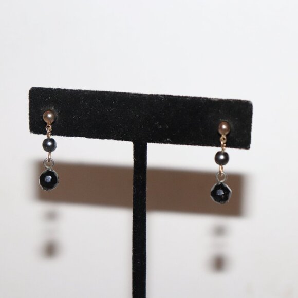 🖤 Gold, Gray Pearl & Black Dangle Earrings · 1" ✨ - Picture 3 of 4